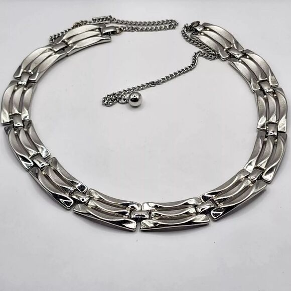 Vintage Trifari Rhodium Necklace Golden Gate 22" - Picture 1 of 9